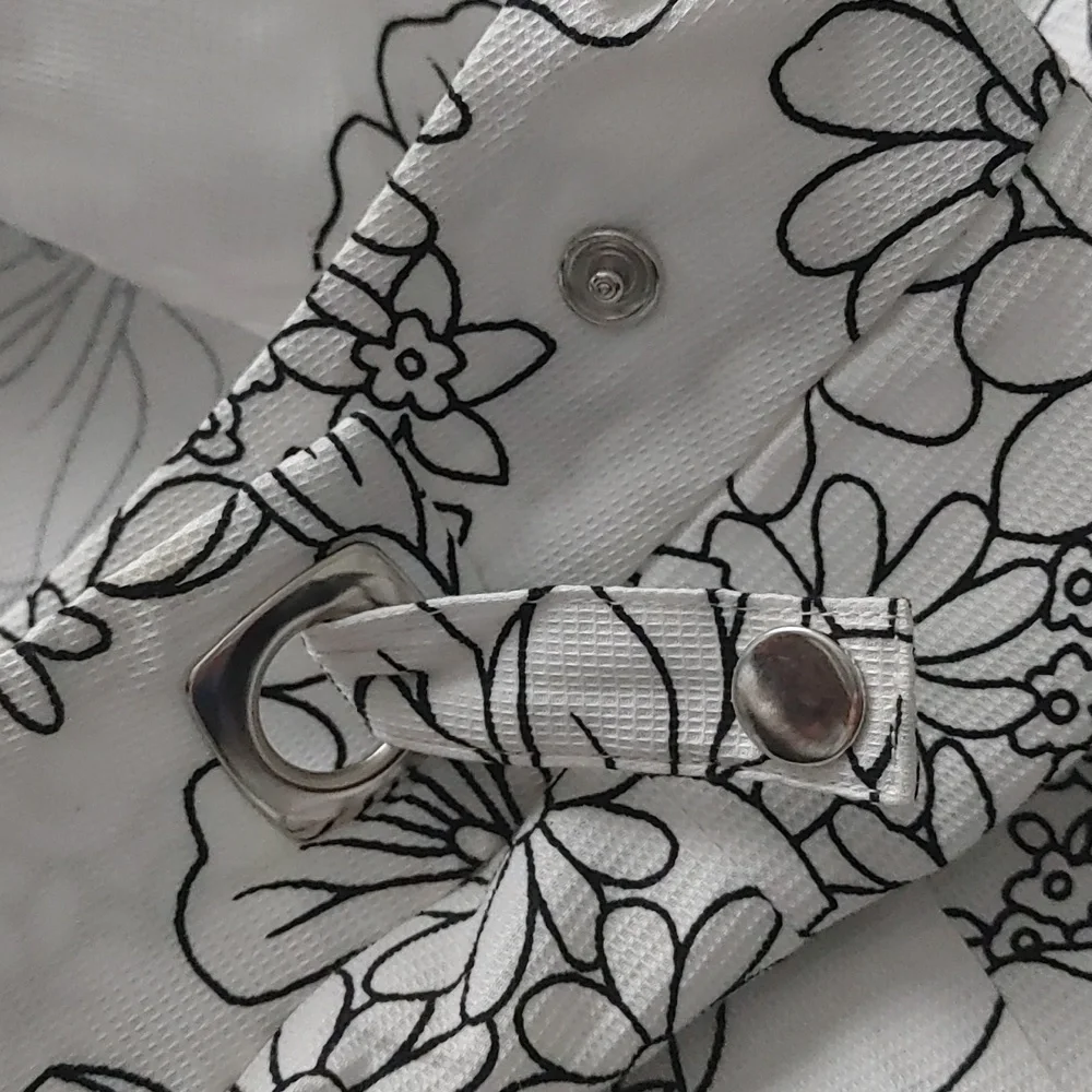 Women's Size 16 Versailles White Mini Skirt With Black Outlined Flowers Y2K - Picture 4 of 12
